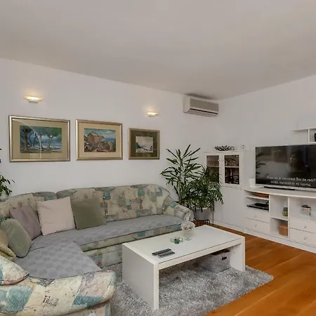 Marina マカルスカ